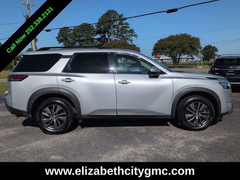 Used 2022 Nissan Pathfinder SV AWD/4WD image 3