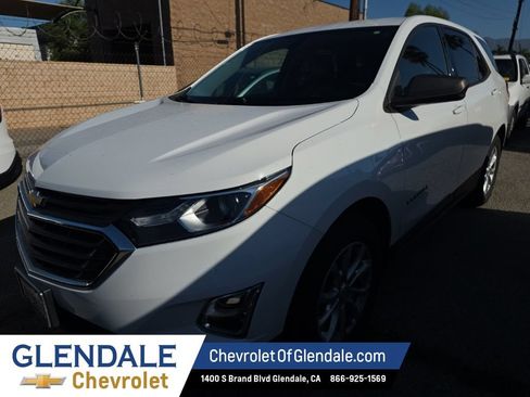 Certified 2018 Chevrolet Equinox LS FWD image 2