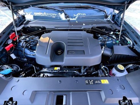 New 2026 Land Rover Defender 110 X-Dynamic SE image 12