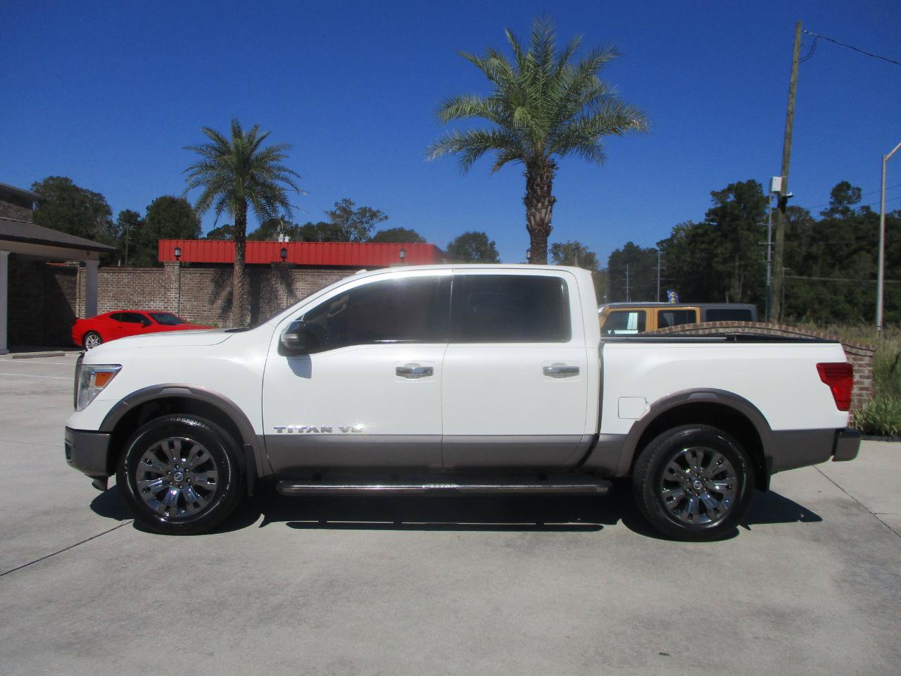 Used 2018 Nissan Titan Platinum Reserve AWD/4WD image 30
