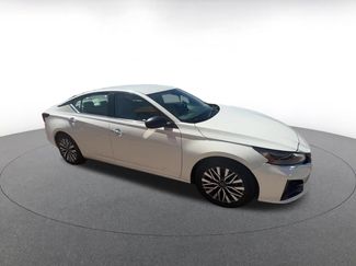 Used 2025 Nissan Altima 2.5 SV FWD video 2