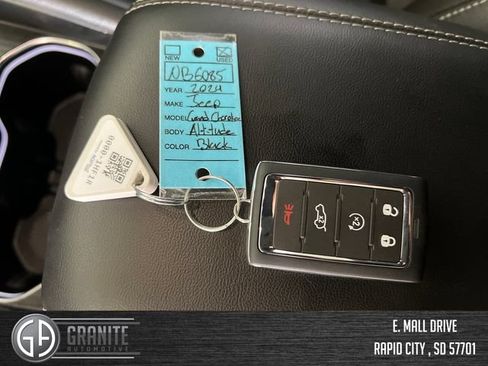 Used 2024 Jeep Grand Cherokee Altitude AWD/4WD image 24
