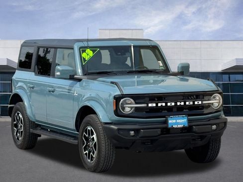 Used 2023 Ford Bronco Outer Banks AWD/4WD image 2