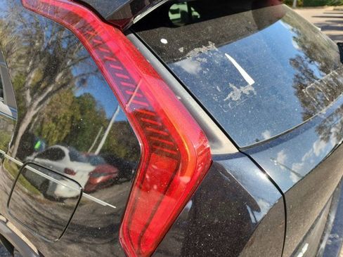 Used 2023 Kia Niro EX image 6