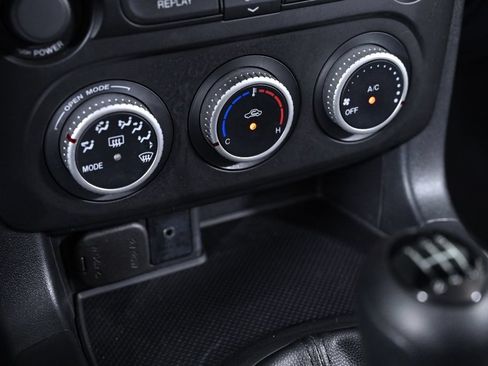 Used 2013 MAZDA MX-5 Miata Sport RWD image 22