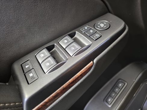 Used 2019 GMC Yukon SLT w/ Premium Edition AWD/4WD image 27