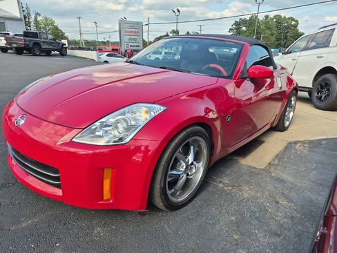 Used 2006 Nissan 350Z Touring RWD image 2
