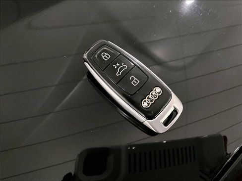 Used 2022 Audi Q8 Premium Plus w/ Premium Plus Package image 35