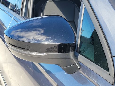 Used 2022 Volkswagen Tiguan SE R-Line image 9