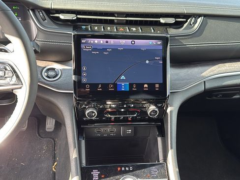 Used 2022 Jeep Grand Cherokee Overland image 22