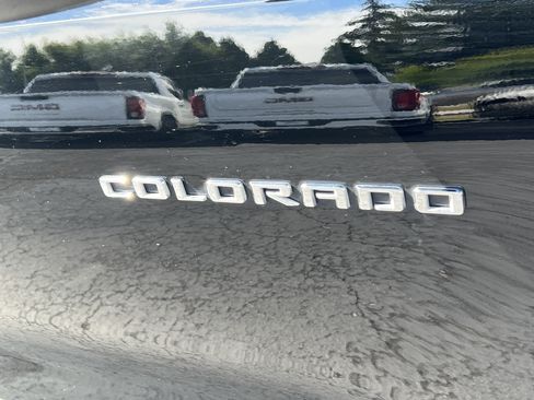 Used 2024 Chevrolet Colorado Z71 w/ Z71 Convenience Package 2 AWD/4WD image 9