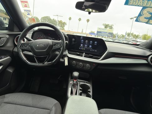 Used 2024 Chevrolet Trax RS FWD image 20