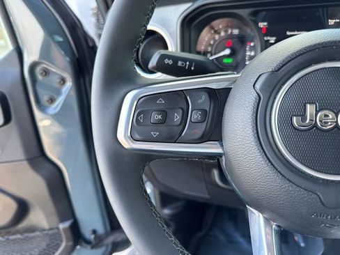Used 2025 Jeep Wrangler Unlimited Sahara AWD/4WD image 23