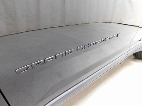 New 2025 Jeep Grand Cherokee Limited w/ Black Appearance Package image 12