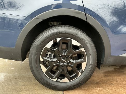 Used 2025 Kia Sorento S image 29