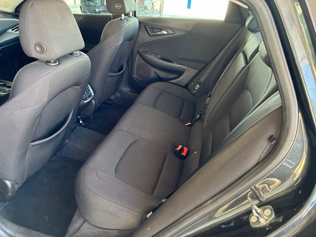 Used 2018 Chevrolet Malibu LT FWD image 14