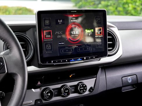 Used 2018 Toyota Tacoma SR5 RWD image 12