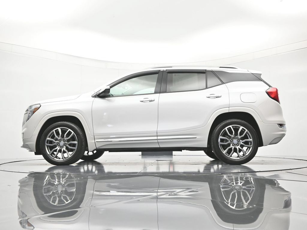 Used 2024 GMC Terrain Denali w/ Denali Premium Package AWD/4WD image 45