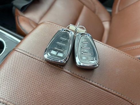 Used 2019 Chevrolet Traverse High Country image 36