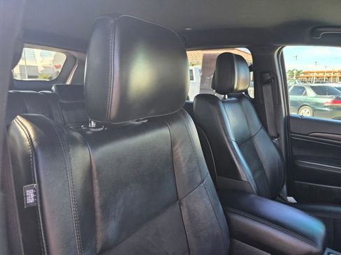 Certified 2021 Jeep Grand Cherokee Laredo X image 20