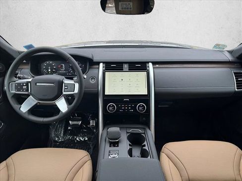Certified 2024 Land Rover Discovery Dynamic SE AWD/4WD image 15