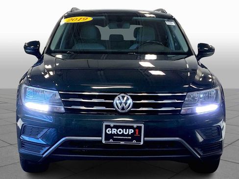 Used 2019 Volkswagen Tiguan SE w/ Panoramic Sunroof Package image 3