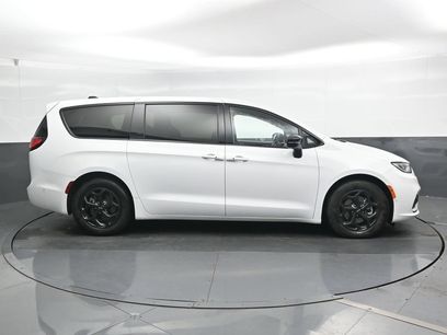 Used 2024 Chrysler Pacifica Limited