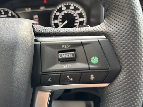 Used 2025 Mitsubishi Outlander SE image 19