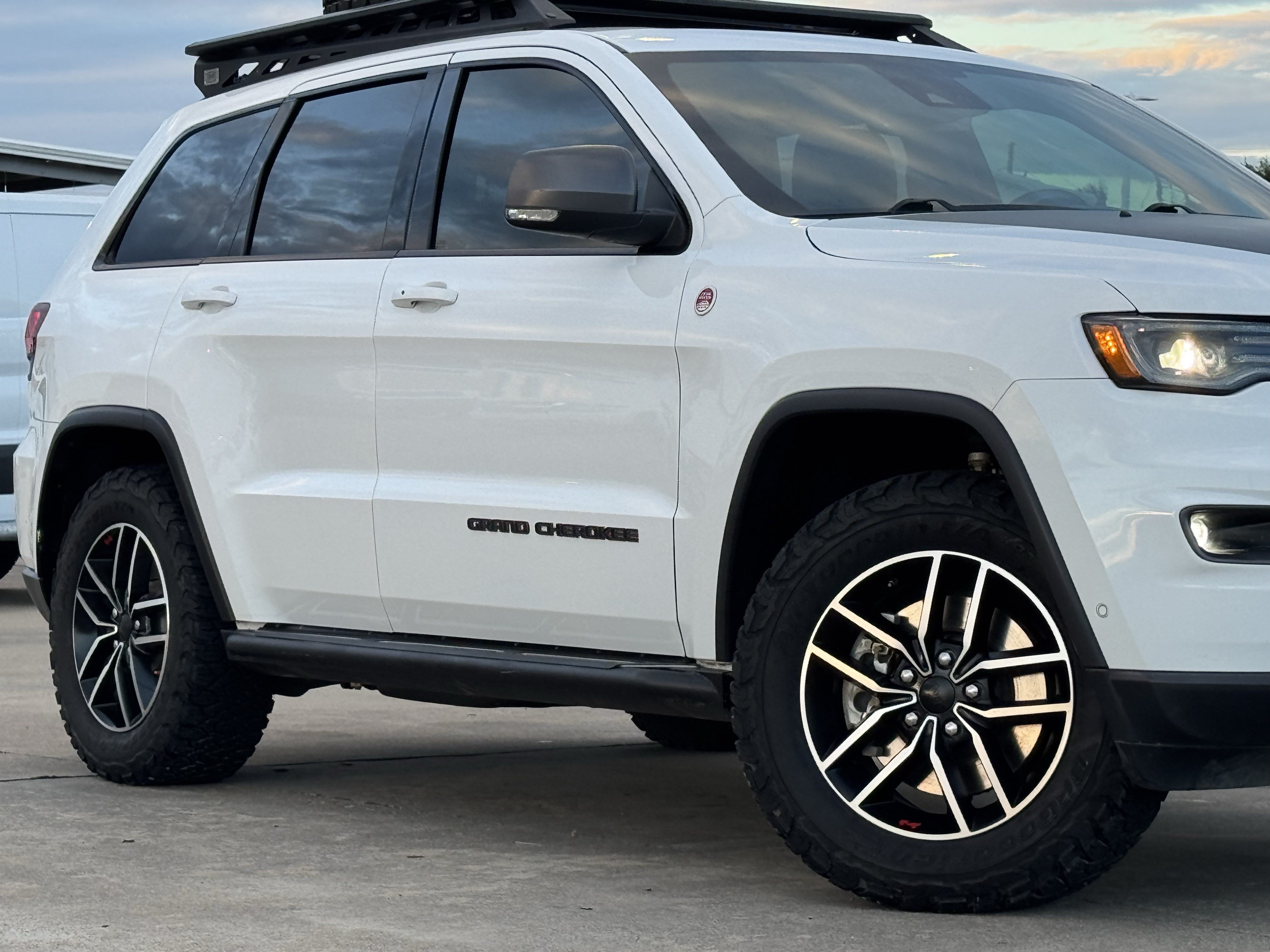 Used 2021 Jeep Grand Cherokee Trailhawk w/ Trailhawk Luxury Group AWD/4WD image 3