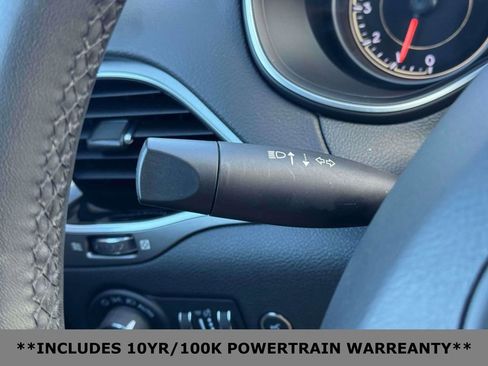 Used 2022 Jeep Cherokee Limited image 21