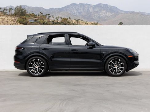 Certified 2025 Porsche Cayenne E-Hybrid AWD/4WD image 8