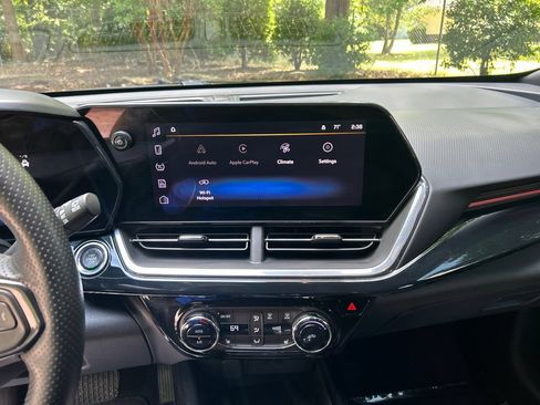 Used 2024 Chevrolet Trax RS w/ Sunroof Package FWD image 19