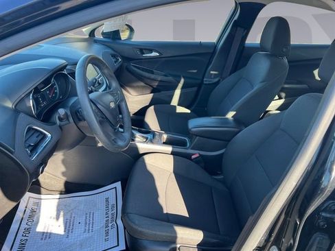Used 2017 Chevrolet Cruze LT image 10