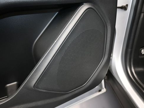 Used 2022 Ford Explorer XLT w/ Equipment Group 202A image 14