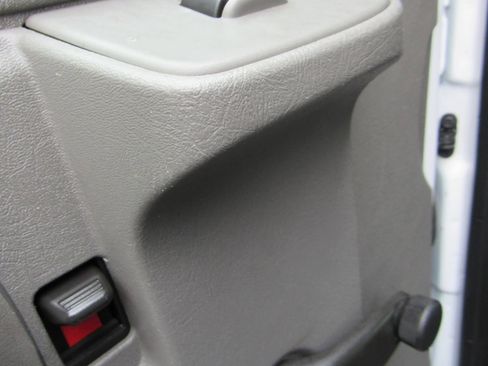 Used 2018 Chevrolet Express 2500 RWD image 11