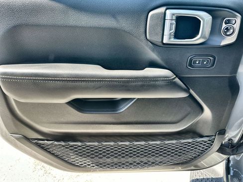 Used 2022 Jeep Gladiator Overland image 22