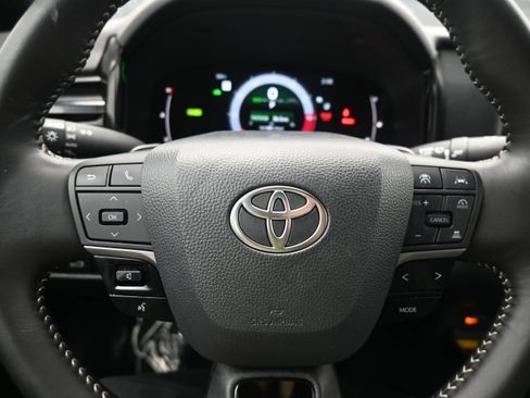 Used 2025 Toyota Camry SE FWD image 14