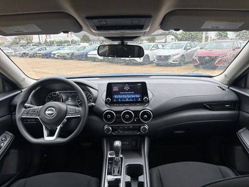 Used 2025 Nissan Sentra SV FWD image 31