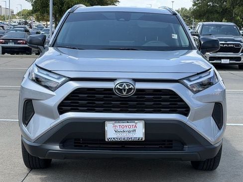 Used 2025 Toyota RAV4 LE AWD/4WD image 8