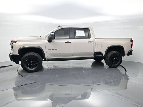 Used 2026 Chevrolet Silverado 2500 ZR2 AWD/4WD image 3