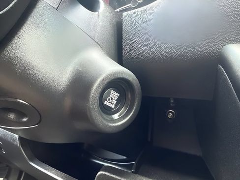 Used 2025 RAM ProMaster 2500 w/ Convenience Group FWD image 17
