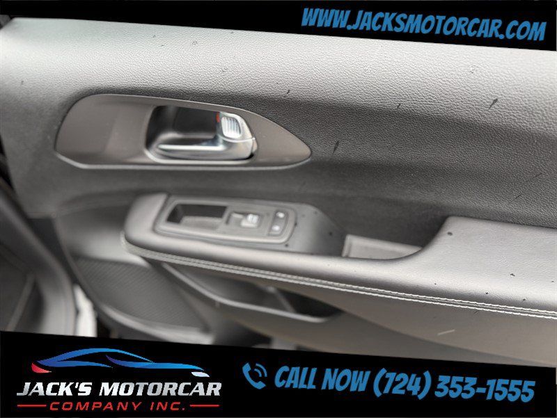 Used 2026 Chrysler Pacifica Select FWD image 24