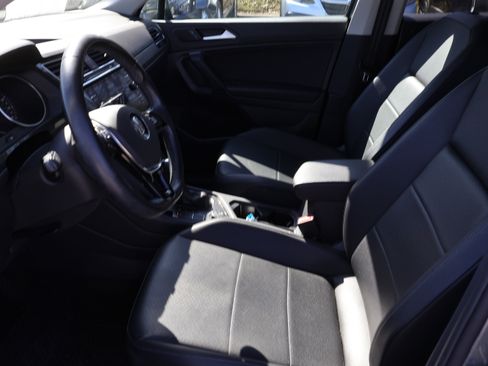 Used 2019 Volkswagen Tiguan SE image 44