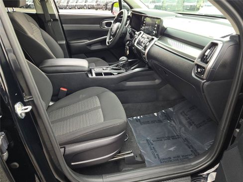 Used 2022 Kia Sorento LX AWD/4WD image 13