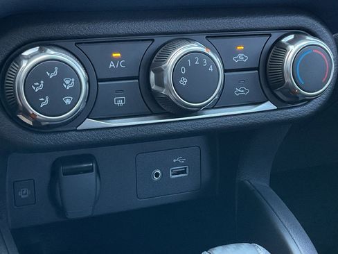 New 2025 Nissan Versa SV w/ Trunk Package image 29