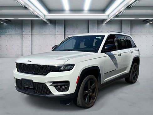 Used 2023 Jeep Grand Cherokee Altitude AWD/4WD image 1