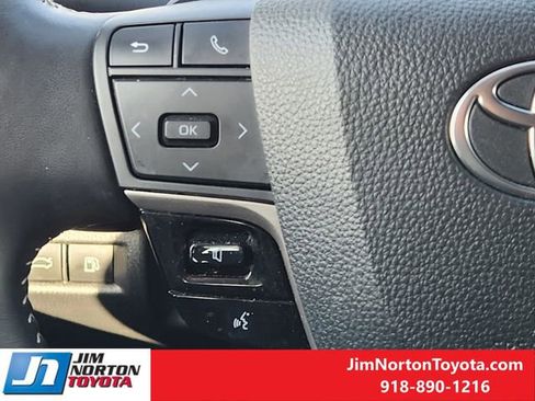 Used 2025 Toyota Camry SE image 28