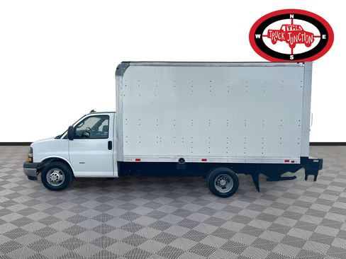 Used 2019 Chevrolet Express 3500 w/ Chrome Appearance Package image 4