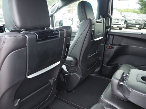 New 2025 Chrysler Pacifica Select w/ Uconnect Theater Family Group image 18