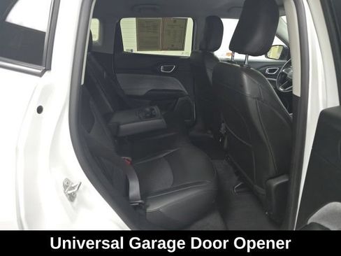 Used 2022 Jeep Compass Latitude w/ Convenience Group AWD/4WD image 7